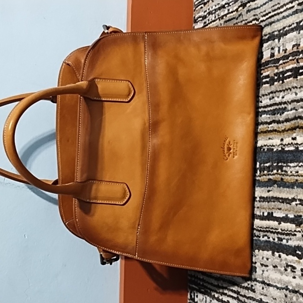 Tan Leather Shoulder Bag with Structured Design